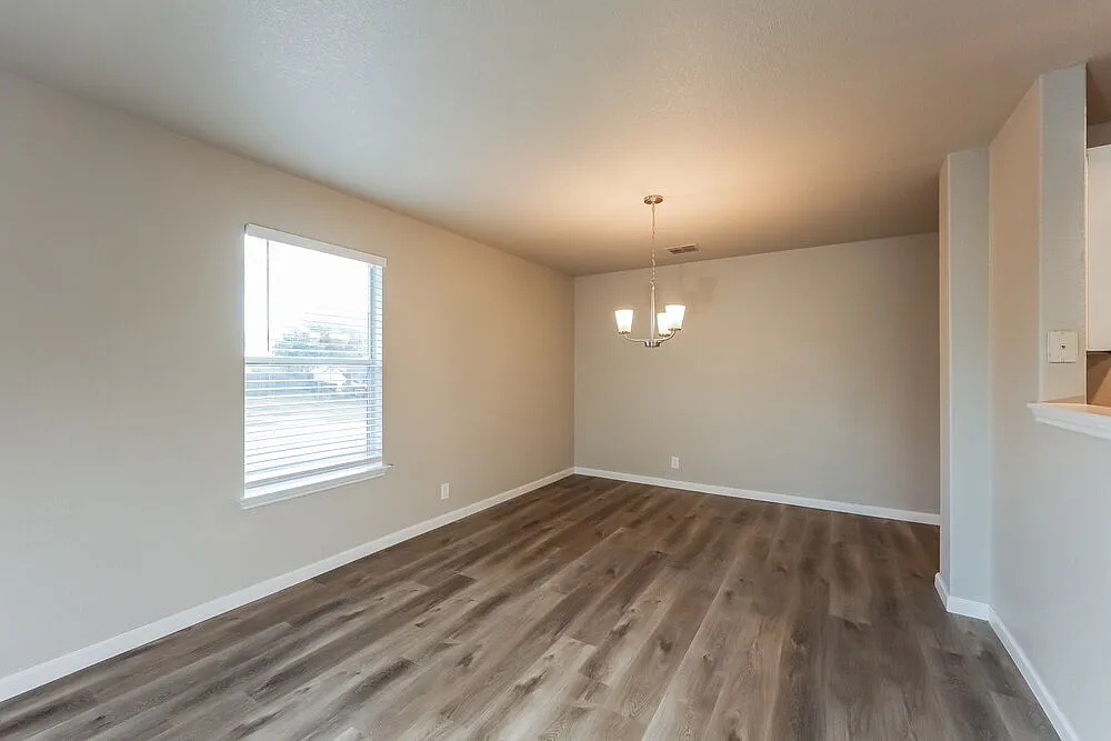 3 bed, 2.0 bath, 1408 sqft, $1,675 — Photo 4