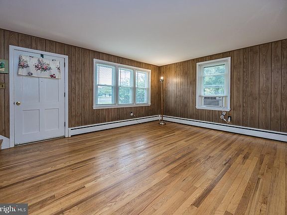 4th image of 825 Elkton Rd