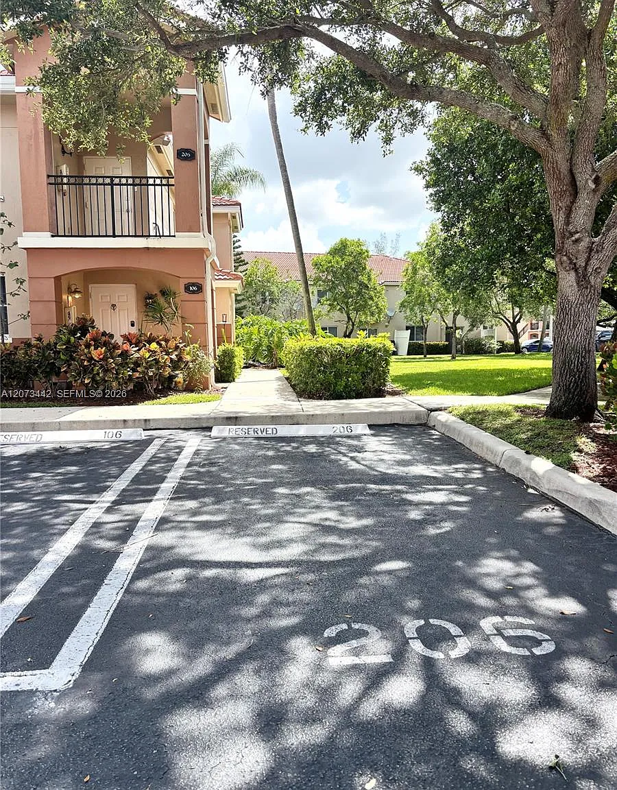 Cove At Briar Bay Condo — Photo 4