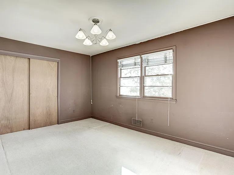 1429 Laburnum St — Photo 3