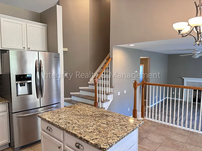 1041 Laurenwood Ln — Photo 17