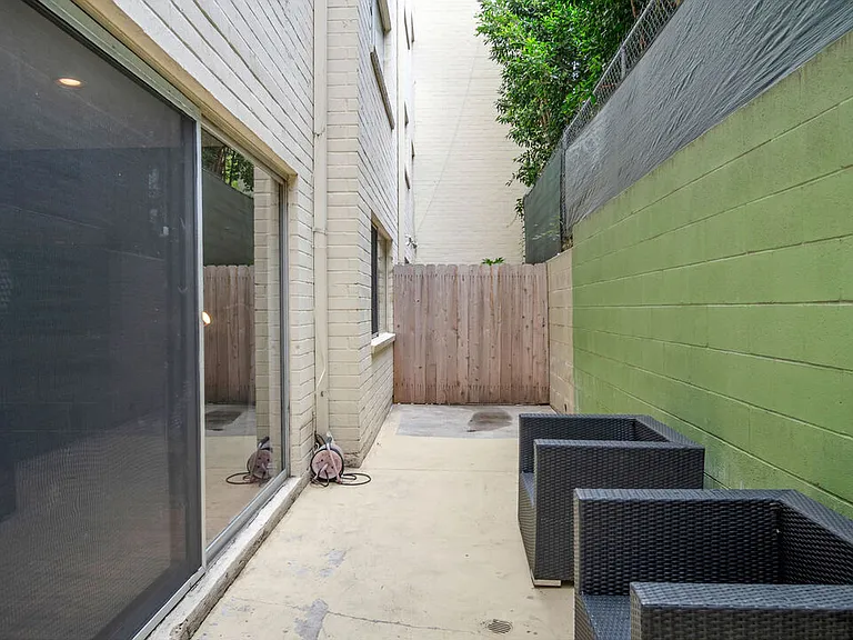 2260 N Cahuenga Blvd #106 — Photo 22