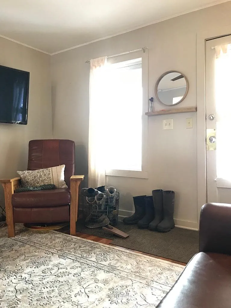 2 bed, 700 sqft, $2,050 — Photo 1