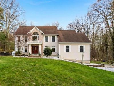 3 Rocking Chair Ln, Atkinson, NH, 03811