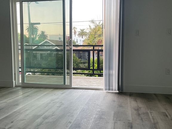 3rd image of 608 W 42nd St #1