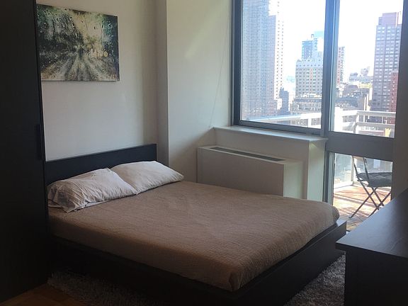 3rd image of 505 W 37th St APT 1602