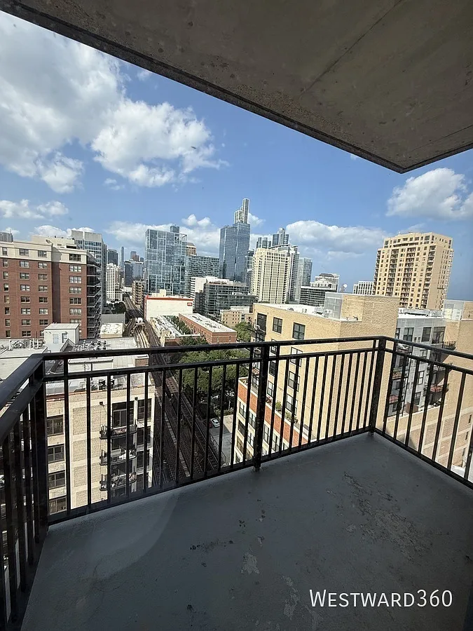 Available Now! 2bd/2bth With Parking And East Facing Lake View! — Photo 2