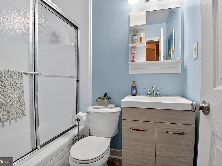 7716 Tiverton Dr — Photo 12