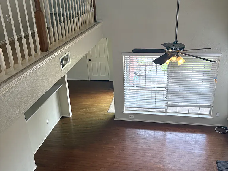 633 Raintree Cir — Photo 3