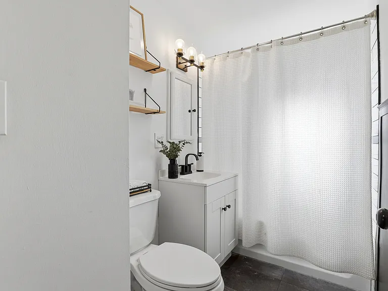 4714 N Elm St — Photo 24