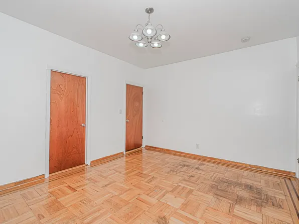 2418 East 23rd Street image 7 of 40