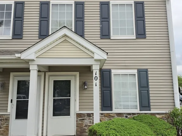 101 Silverstone Dr #101, Carpentersville, IL 60110