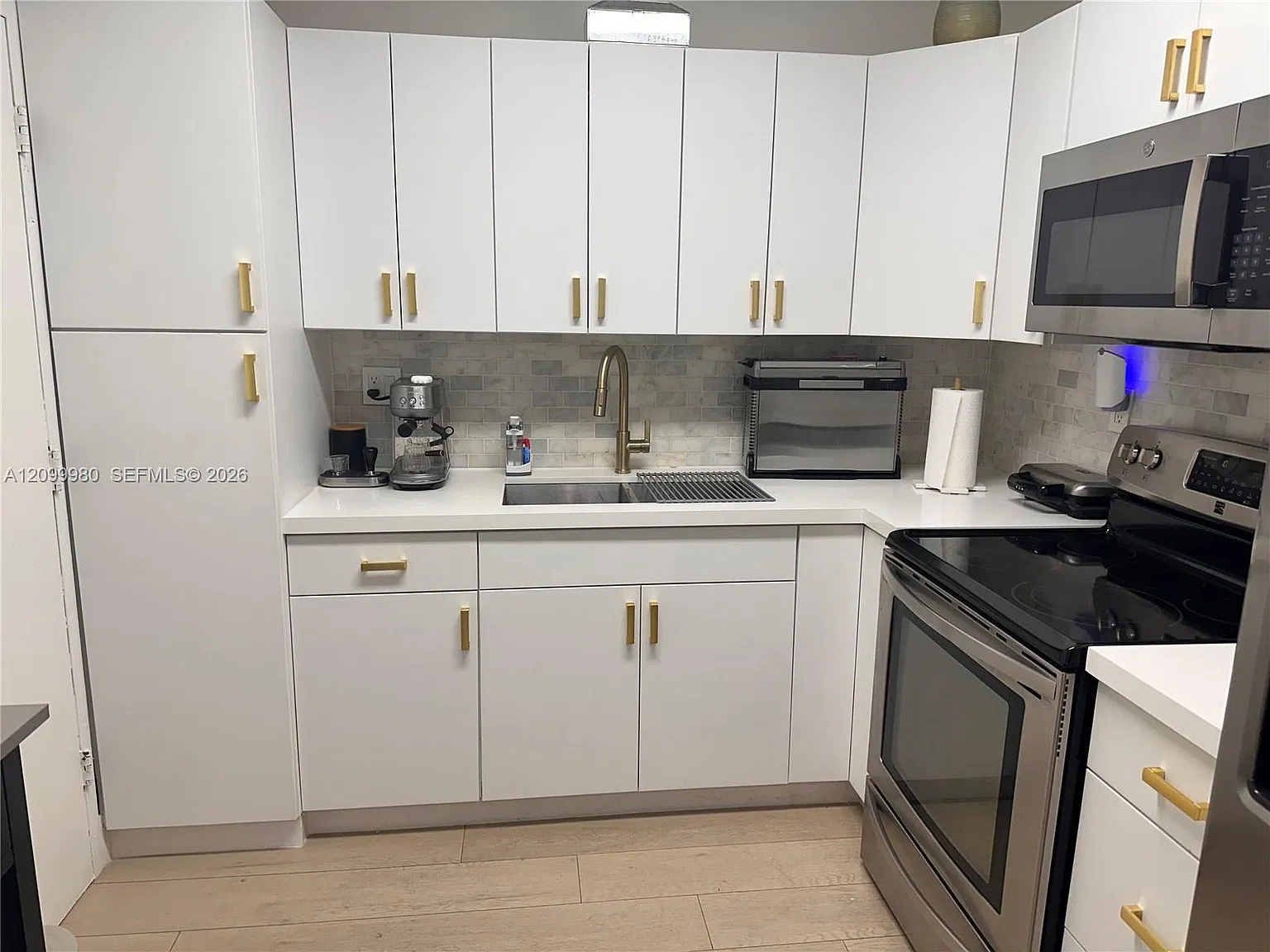 Sea Air Towers Condo — Photo 4