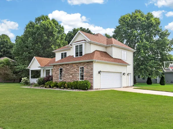 3911 Fox Crossing Dr, Saint Joseph, MI 49085
