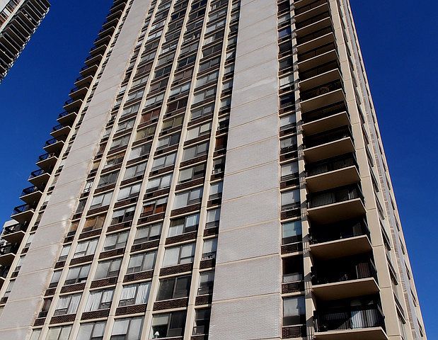 1st image of 1455 N Sandburg Ter #509B