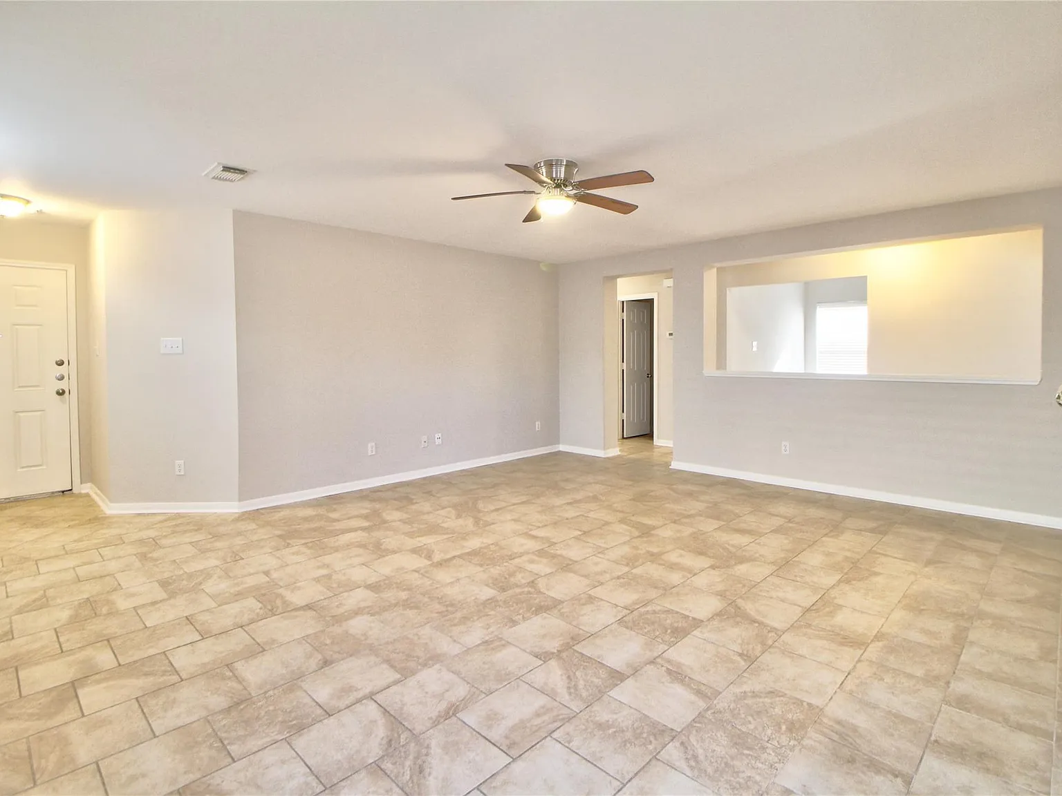 3 bed, 2.0 bath, 1495 sqft, $1,720 — Photo 3