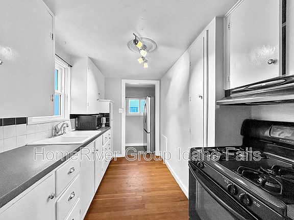 5th image of 827 11th St