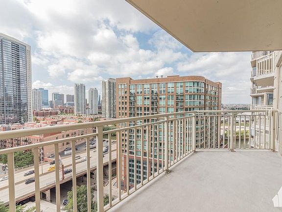 3rd image of 645 N Kingsbury St APT 1808