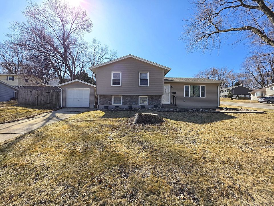1st image of 315 Colony Dr