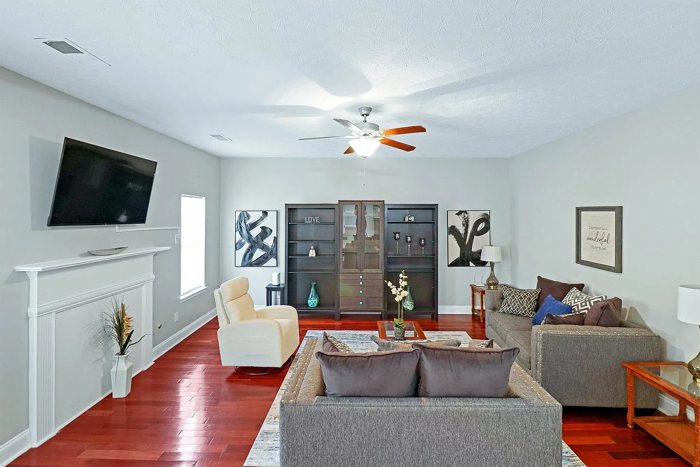 Charming Riverdale Home Great Space & Location! — Photo 2