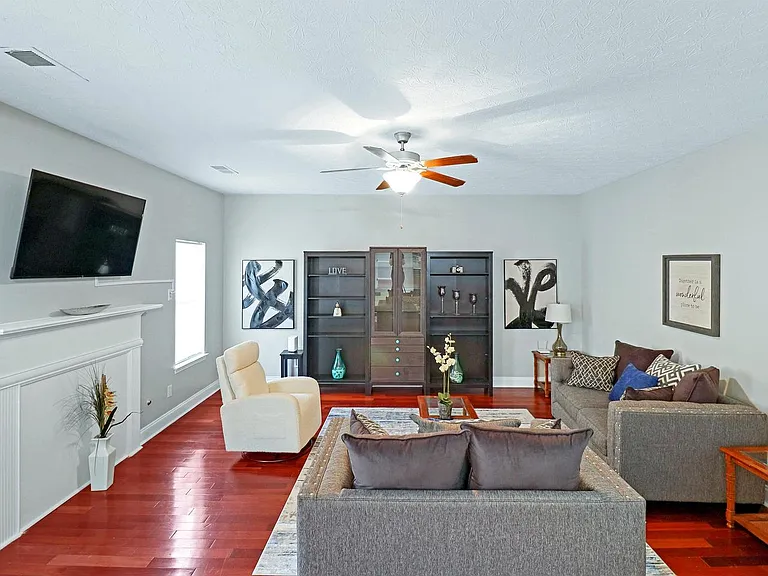 1219 Partridge Ln — Photo 2