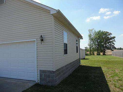 3rd image of 81 Summer Hill Dr