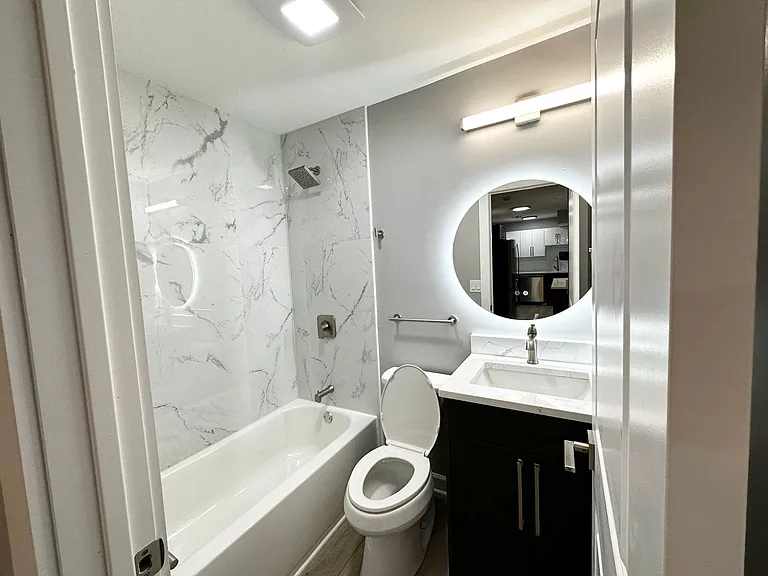 Loyola Beach Apartments — Photo 40