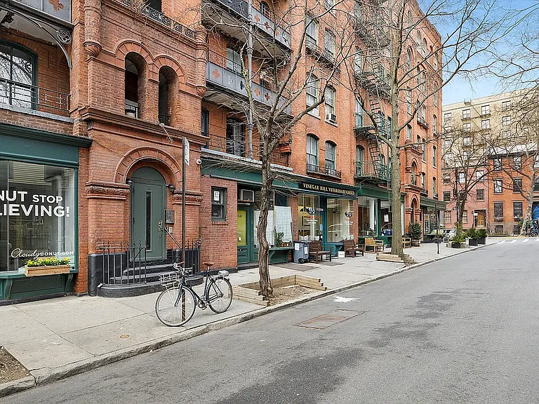 21 Columbia Pl #3B — Photo 7