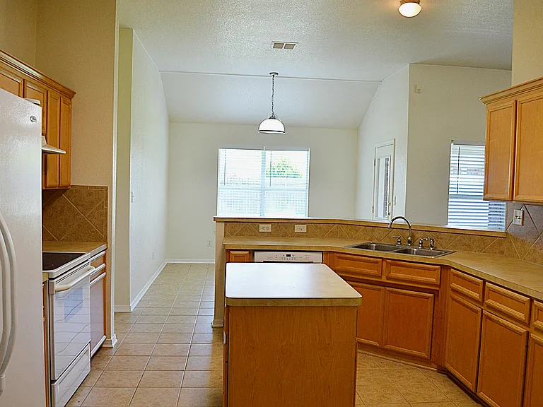 5802 Venetian Ct — Photo 15