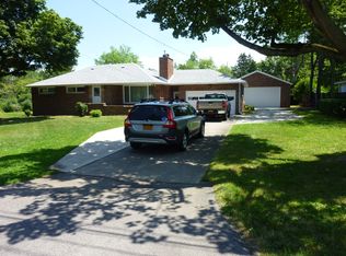 5379 Roberts Rd, Hamburg, NY 14075