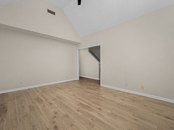 5th image of 2941 Windemere Dr