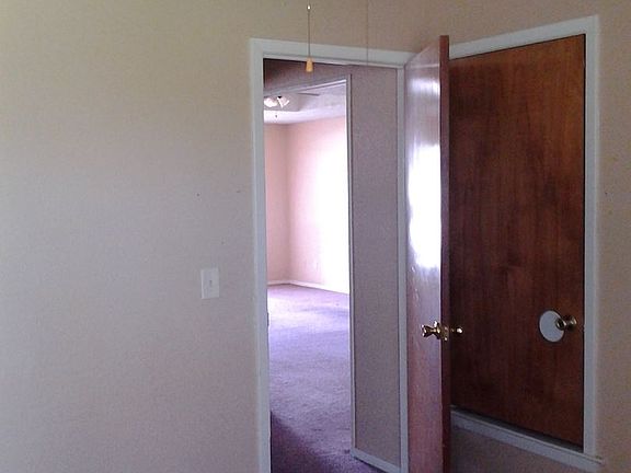 3rd image of 1447 26th St NE