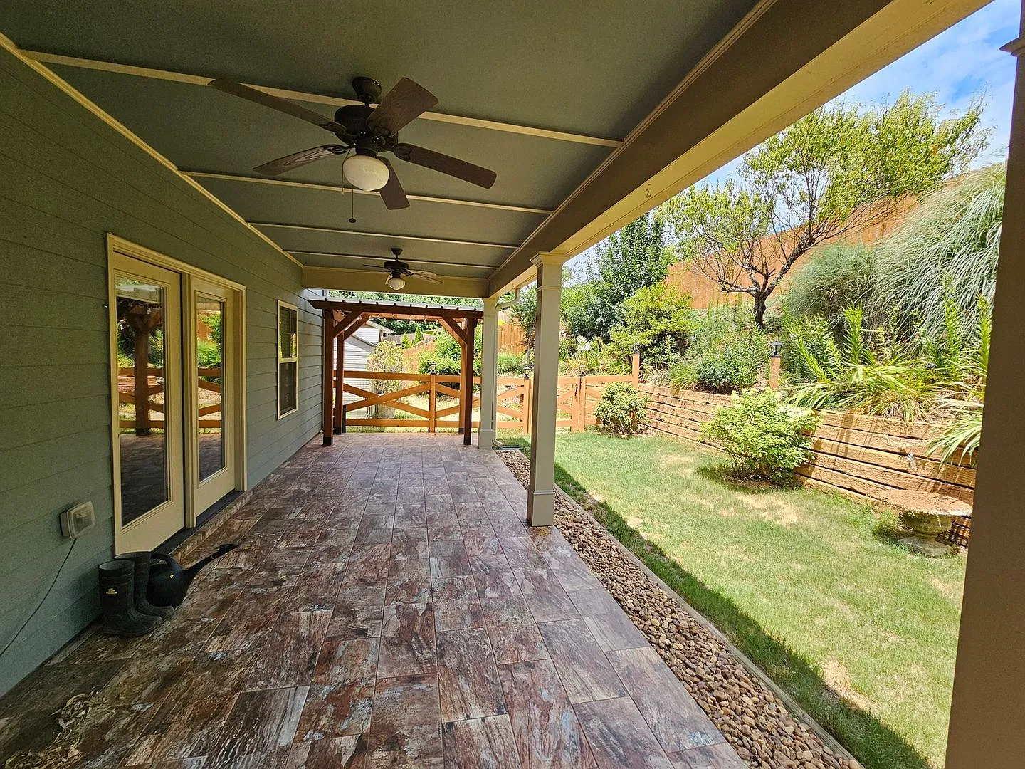 4 Bedroom Single Family Home in Gainesville — Photo 4