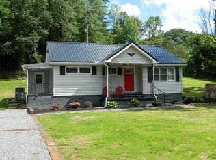 395 Red Bird Ln, Pikeville, KY 41501