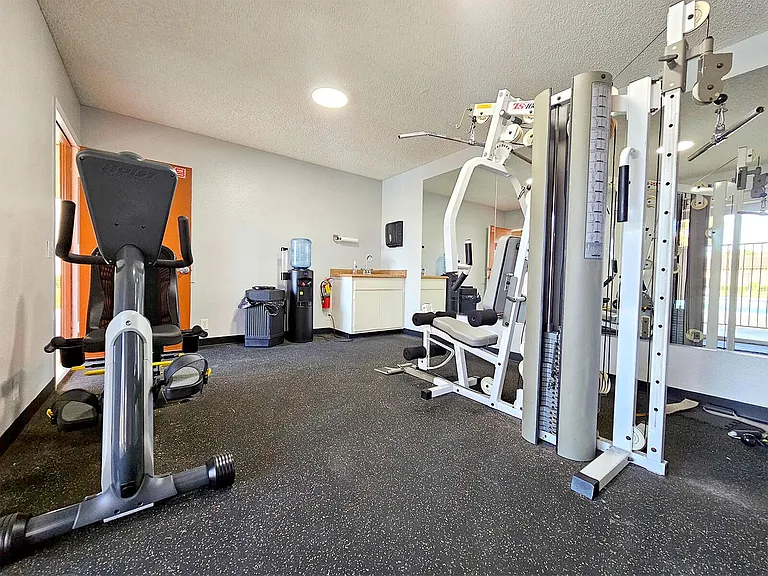 Crestwood Apartments — Photo 30