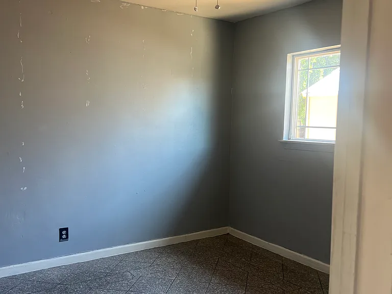 24216 Race St — Photo 9