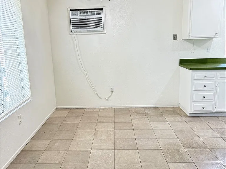420 E Blueridge Ave — Photo 4