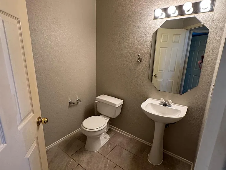 8901 Vigen Cir — Photo 11