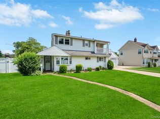 190 Meridian Rd, Levittown, NY 11756