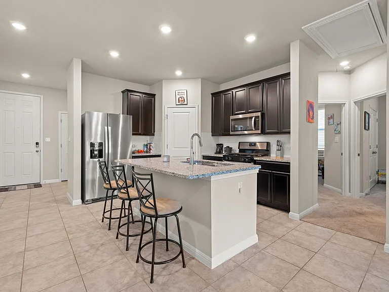 329 Serpens St — Photo 3