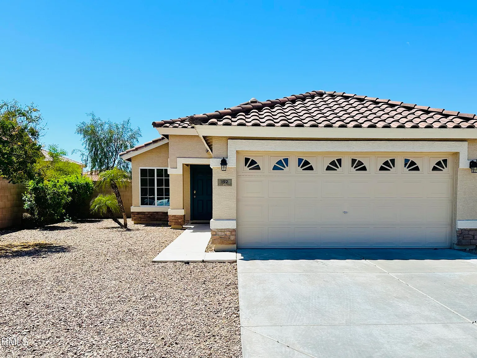 3 bed, 1238 sqft, $1,900 — Photo 1