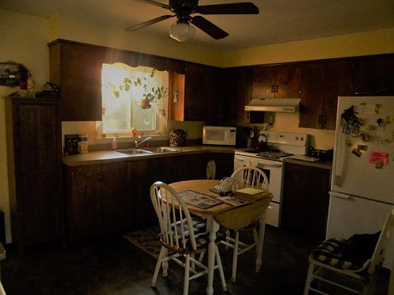 2nd image of 6766 Pine St