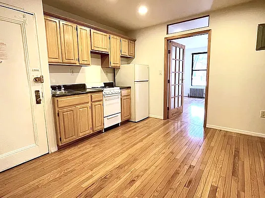 Rented by KNOCKKNOCK LLC | media 14