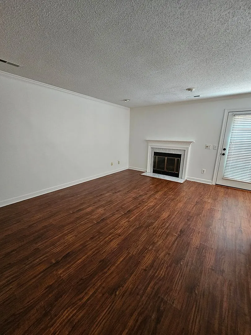 Townhome in Greensboro! — Photo 4