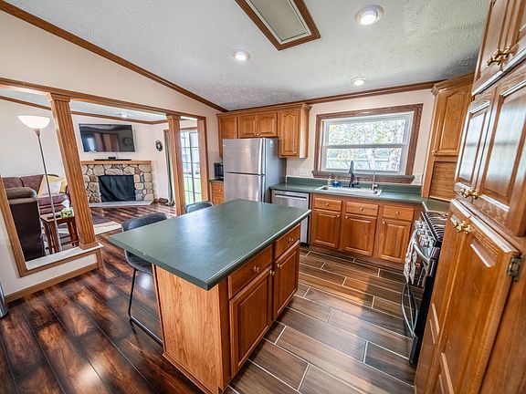 3rd image of 505 Peony St SE