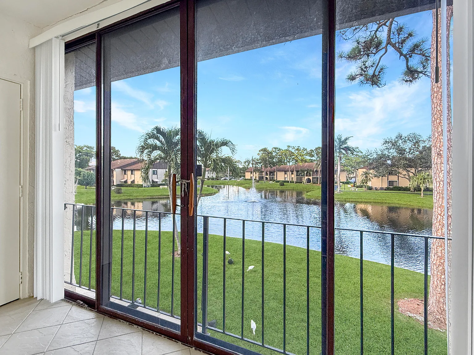 2 bed, 1.0 bath, 810 sqft, $1,900 — Photo 3
