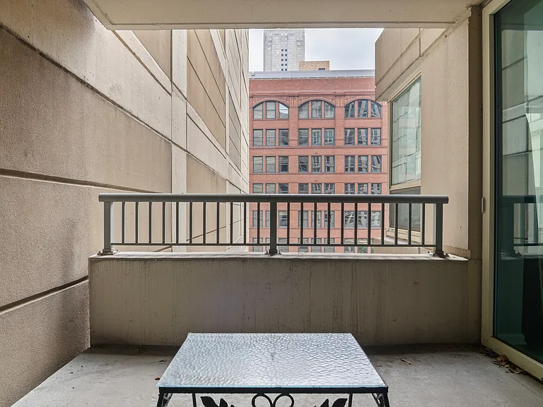 345 N La Salle Dr #405 — Photo 9