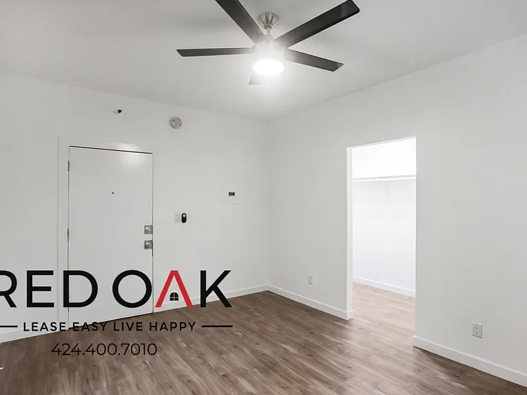 719 N Heliotrope Dr #204 — Photo 3