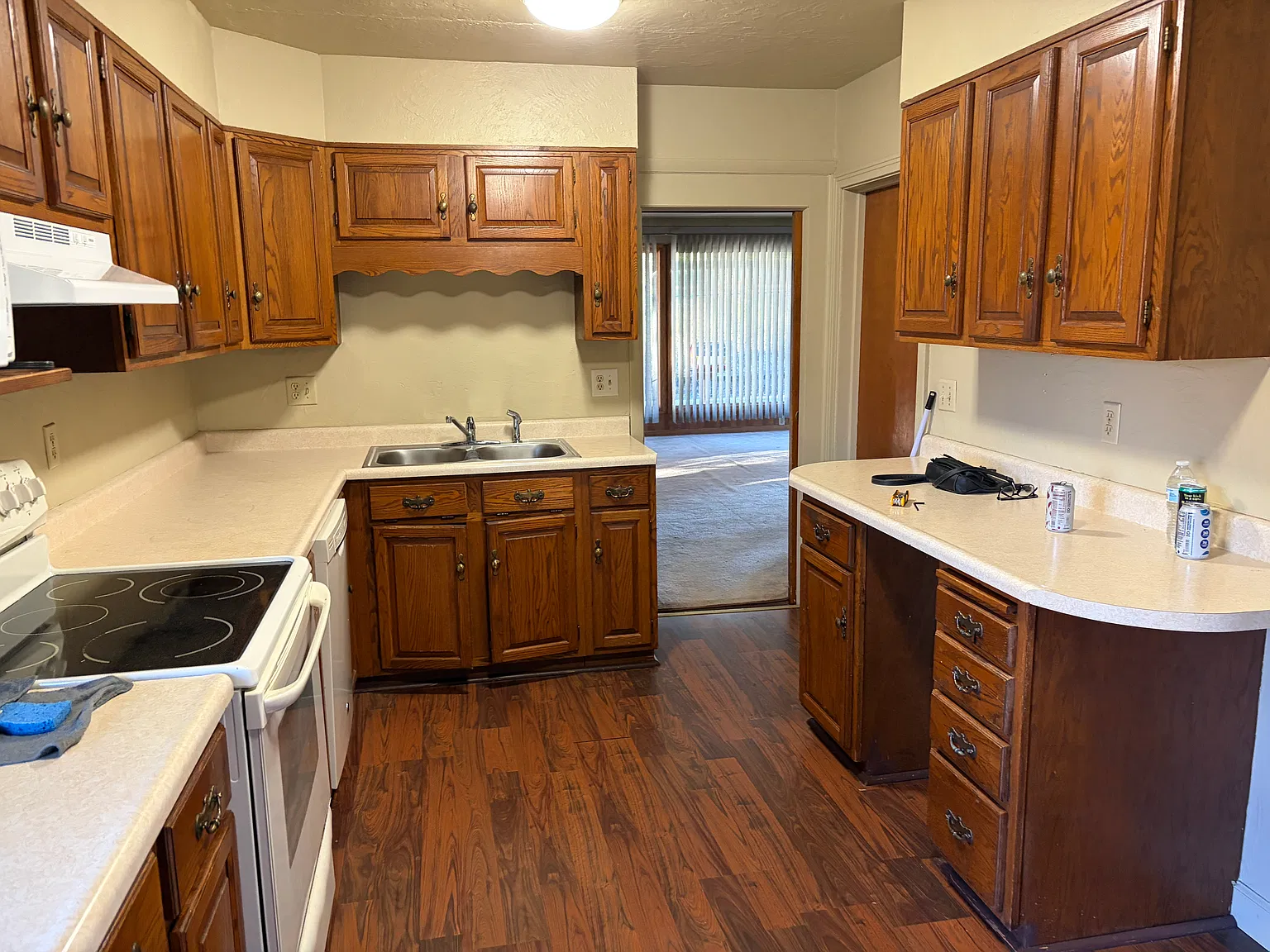 3 bed, 1352 sqft, $1,995 — Photo 2