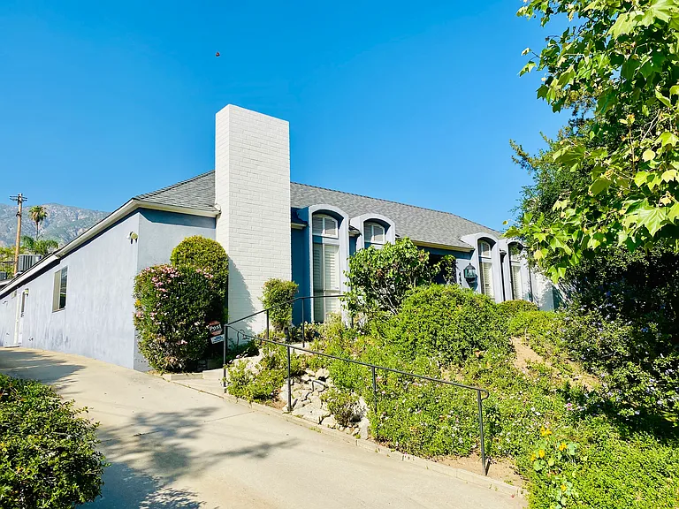 465 Mariposa Ave #A — Photo 1